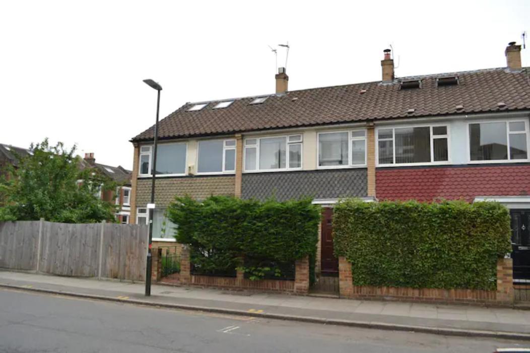 3 Bedroom House Wimbledon Holiday home *